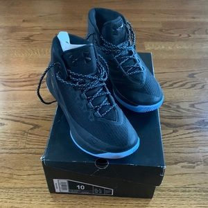 NWT Under Armour Stephen Curry 3 basketball sneakers sz 10. MSRP 139.99 Black